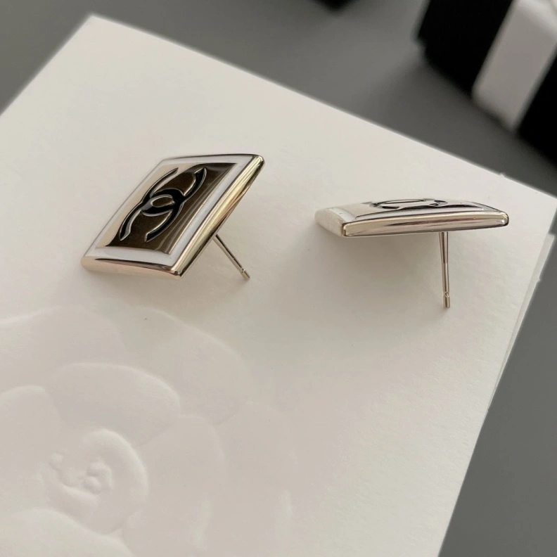 Refined Chxnxl Brooches 286345