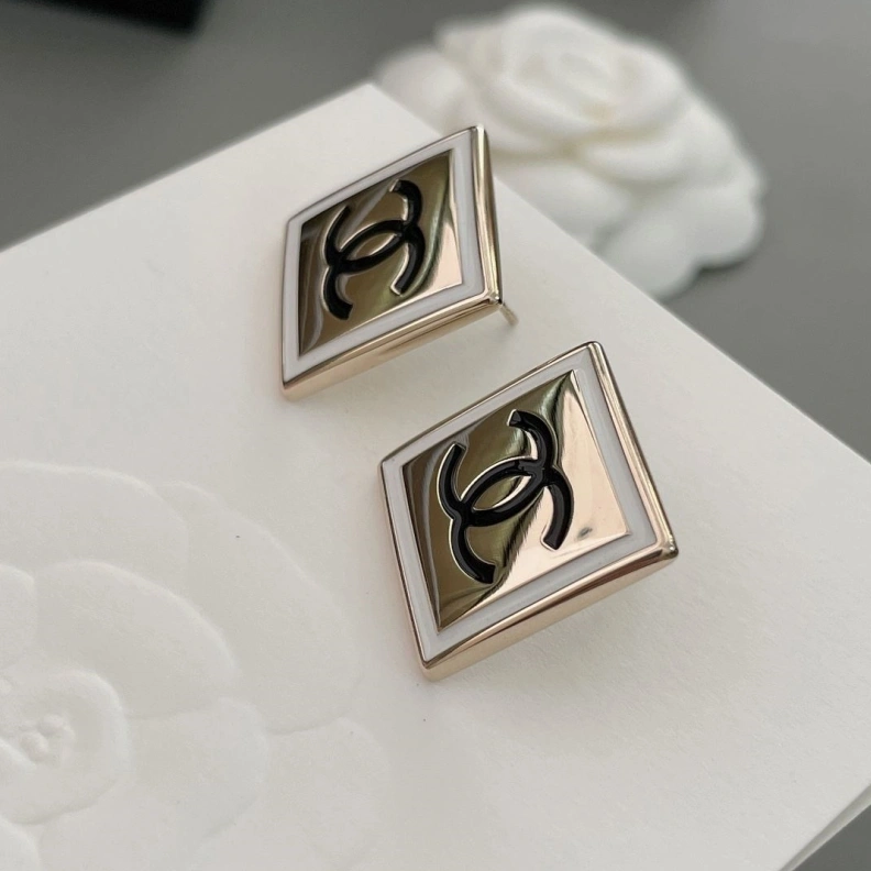 Refined Chxnxl Brooches 286345