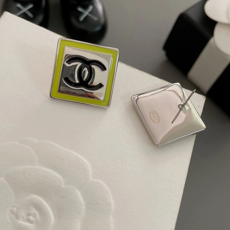 Refined Chxnxl Brooches 286345