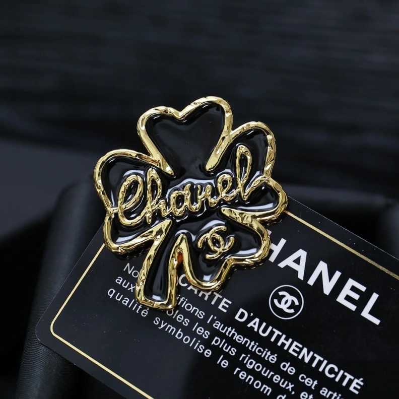 Breathable Chxnxl Brooches 286347