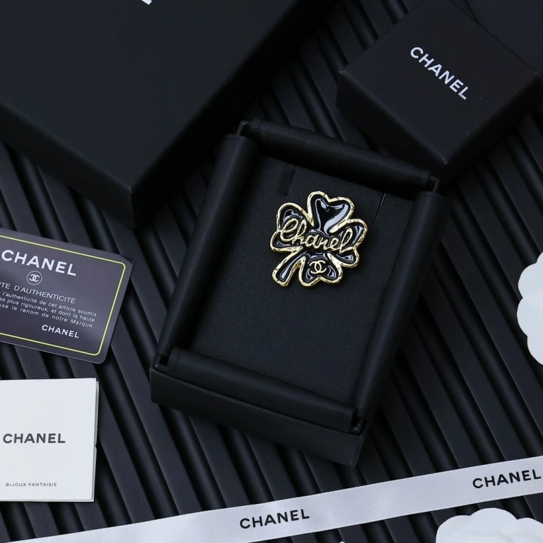 Breathable Chxnxl Brooches 286347