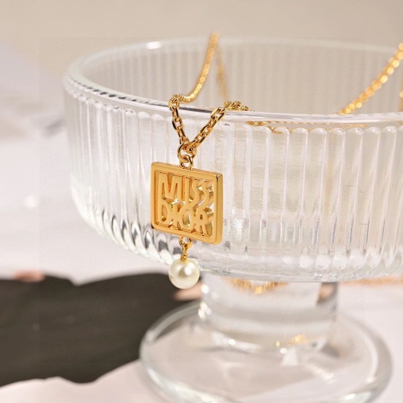 Christian Dxxr Necklaces Elegant 294059