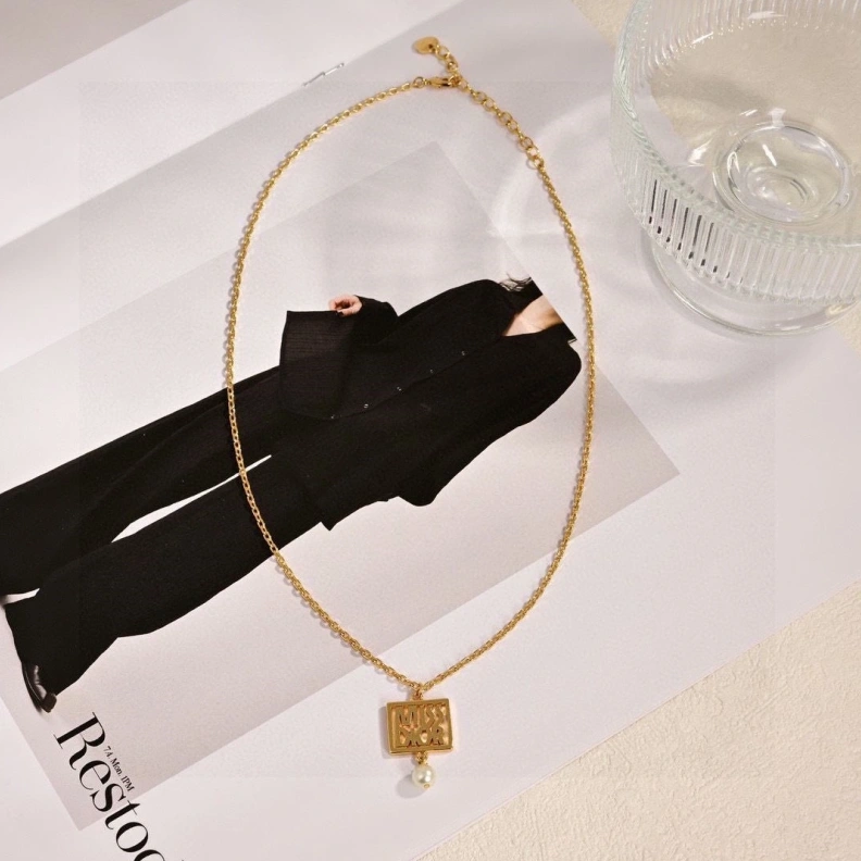 Christian Dxxr Necklaces Elegant 294059