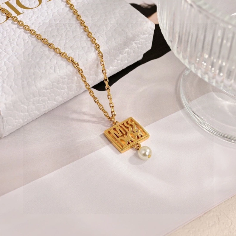 Christian Dxxr Necklaces Elegant 294059