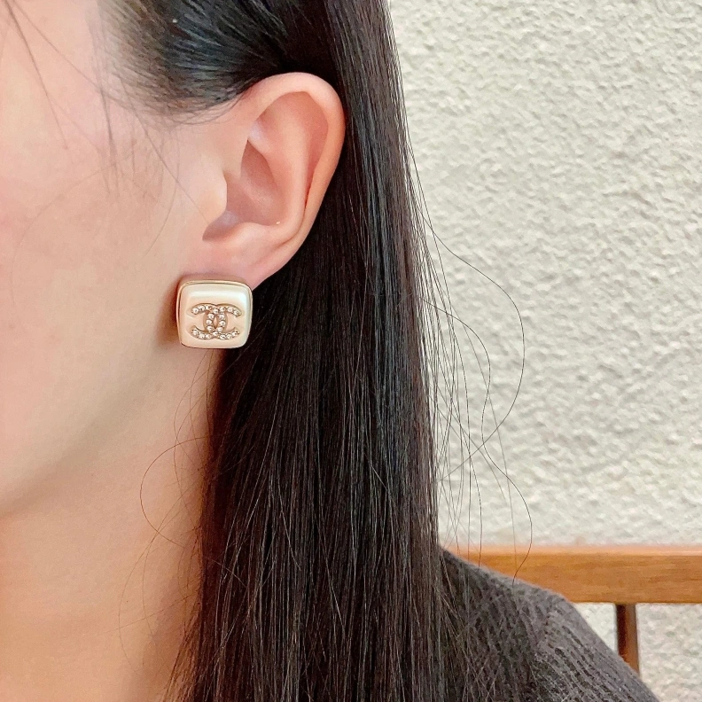Minimalist Chxnxl Earrings 285648