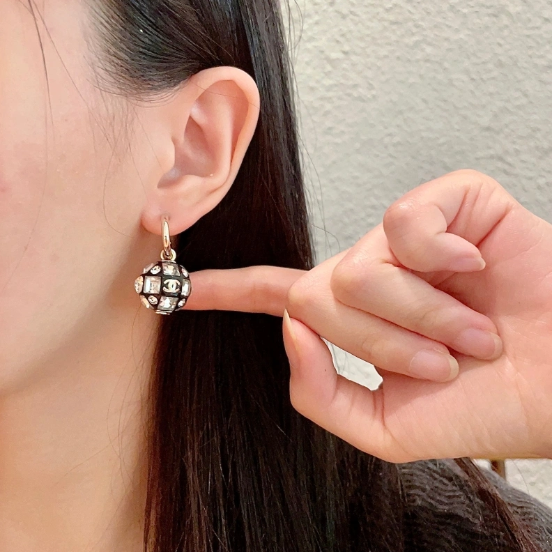 Comfortable Chxnxl Earrings 285647