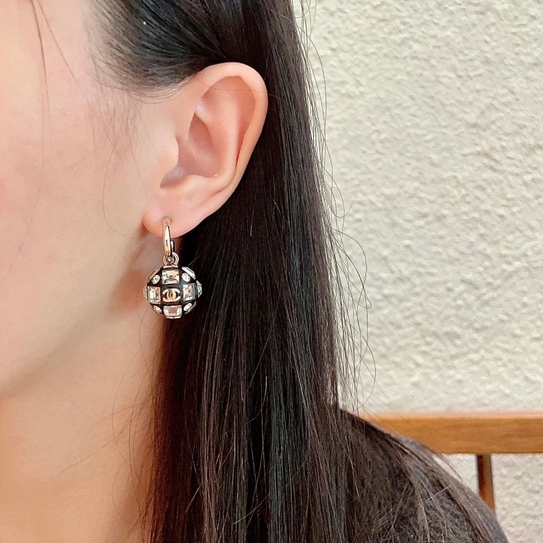 Comfortable Chxnxl Earrings 285647