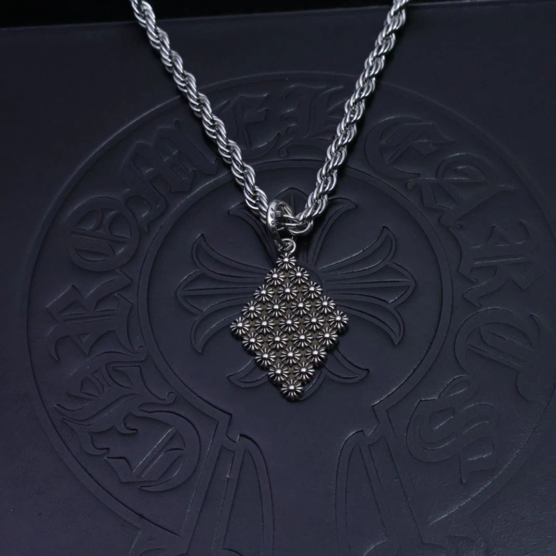 Stylish Chrxmx Hxxrts Necklaces 296713