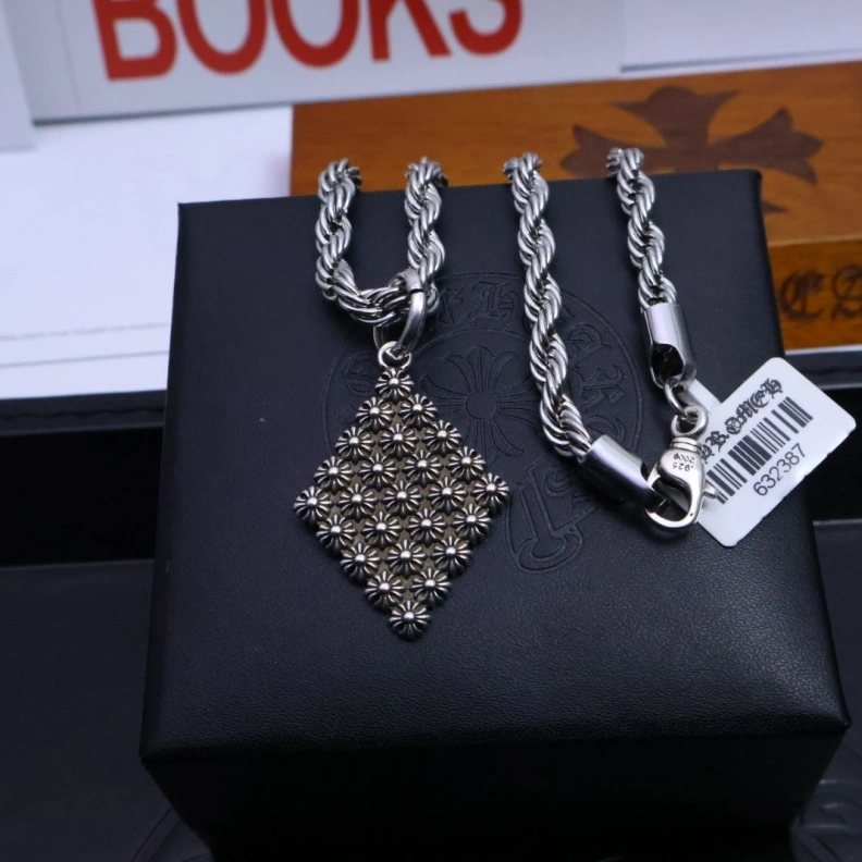 Stylish Chrxmx Hxxrts Necklaces 296713