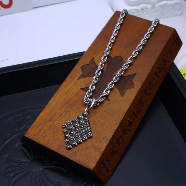 Stylish Chrxmx Hxxrts Necklaces 296713