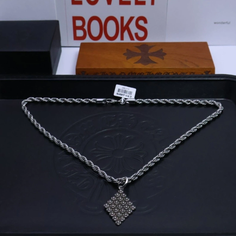 Stylish Chrxmx Hxxrts Necklaces 296713