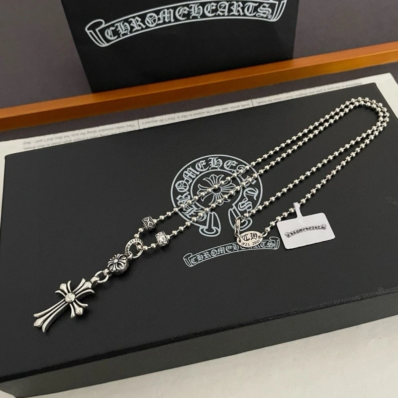 WellDesigned Chrxmx Hxxrts Necklaces 296680