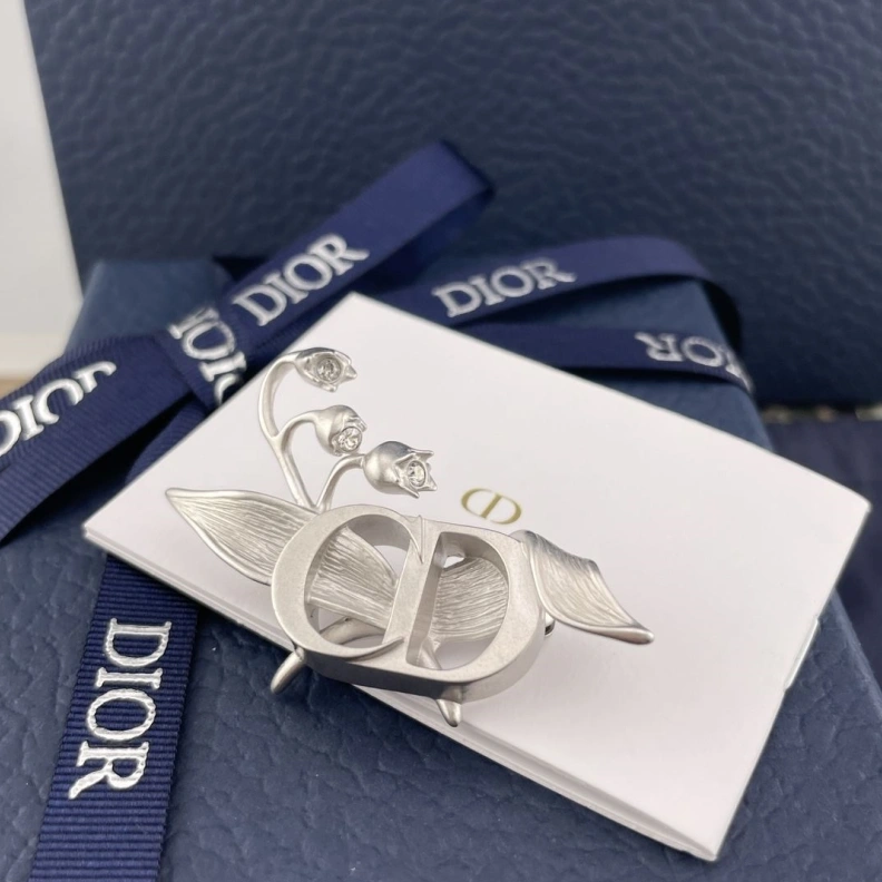 Comfortable Christian Dxxr Brooches 294261