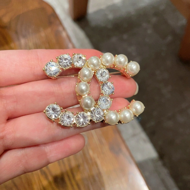 Stylish Chxnxl Brooches 286337