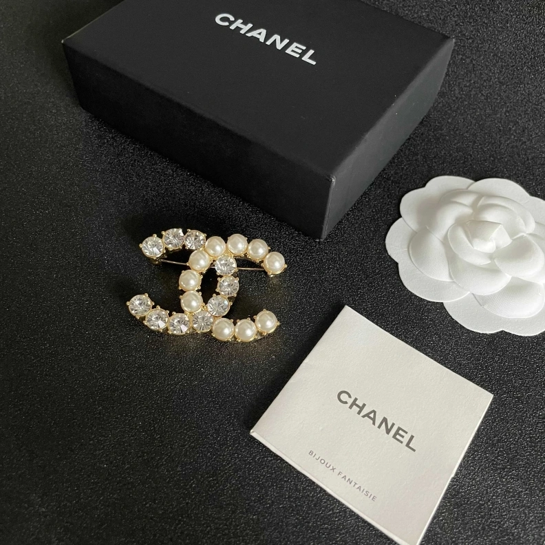 Stylish Chxnxl Brooches 286337