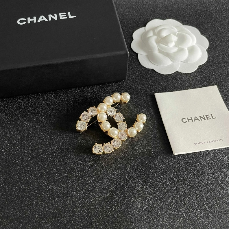 Stylish Chxnxl Brooches 286337