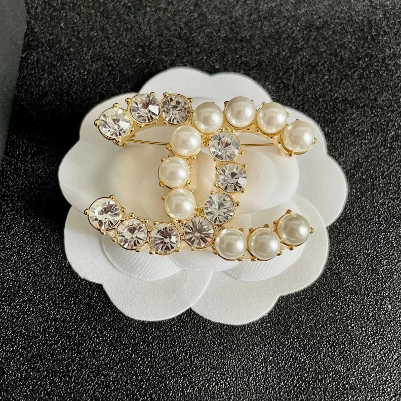 Stylish Chxnxl Brooches 286337