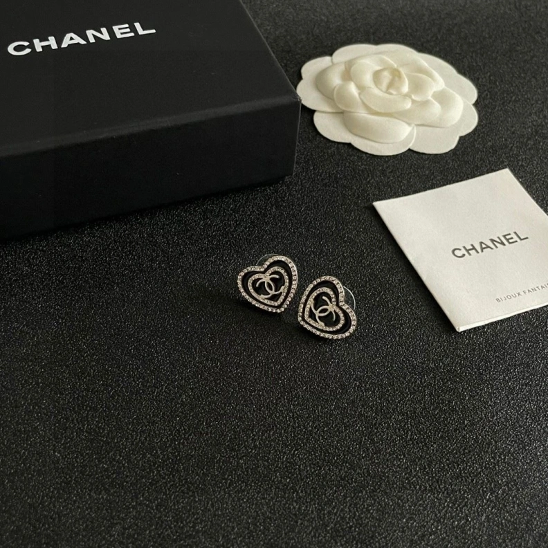 Comfortable Chxnxl Earrings 285604