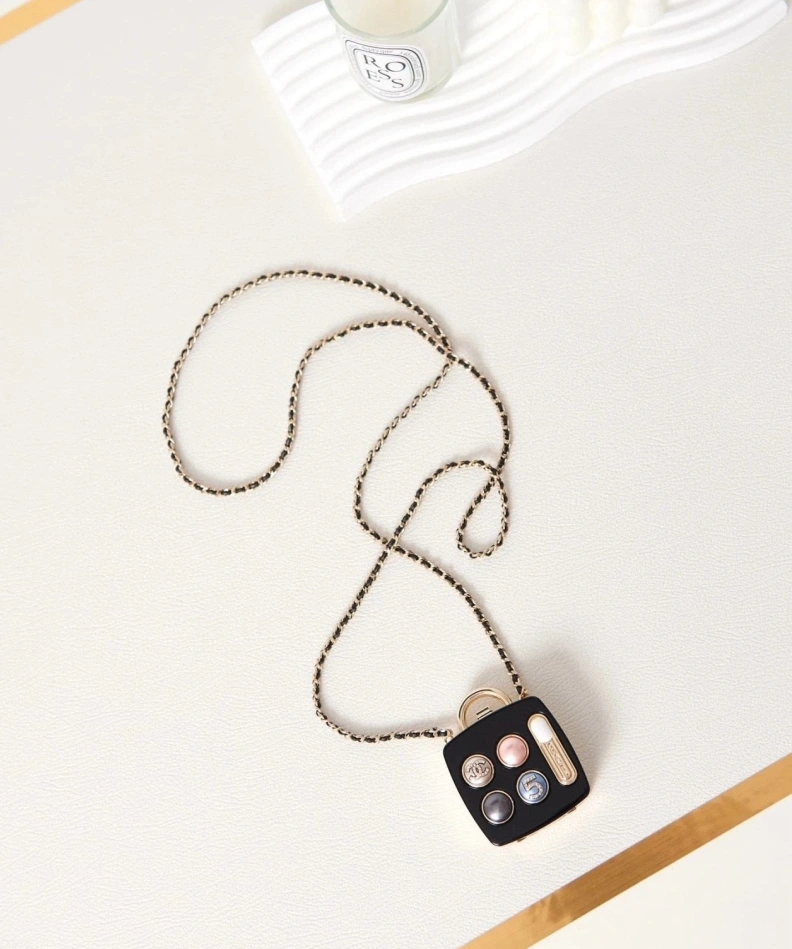 Bold Chxnxl Necklaces 285256