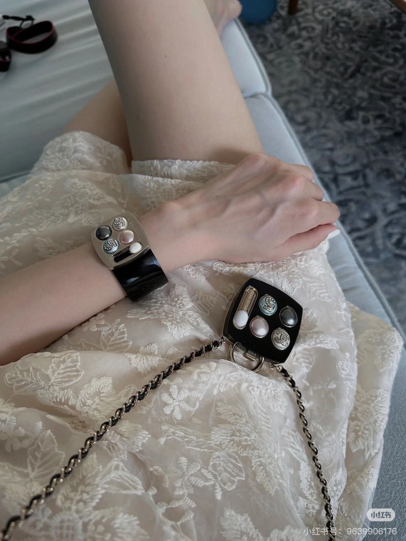 Bold Chxnxl Necklaces 285256