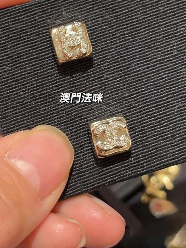 Practical Chxnxl Earrings 285599
