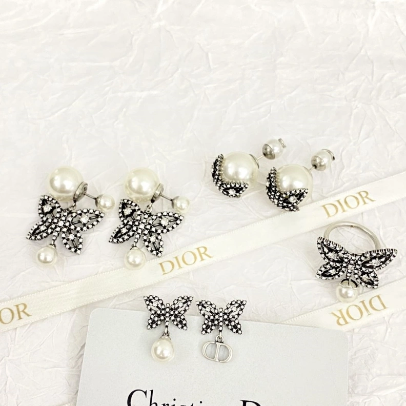 Christian Dxxr Earrings Elegant 294135