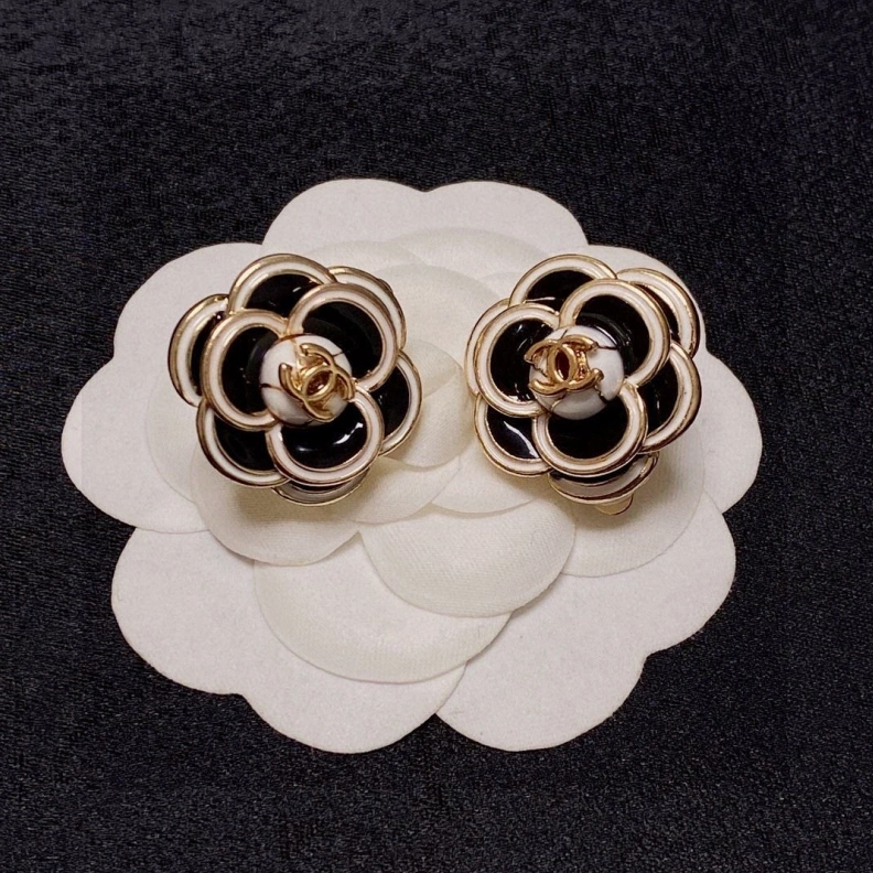 Trendsetting Chxnxl Earrings 285590