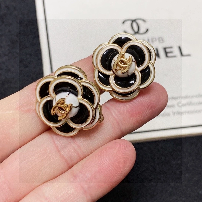 Trendsetting Chxnxl Earrings 285590