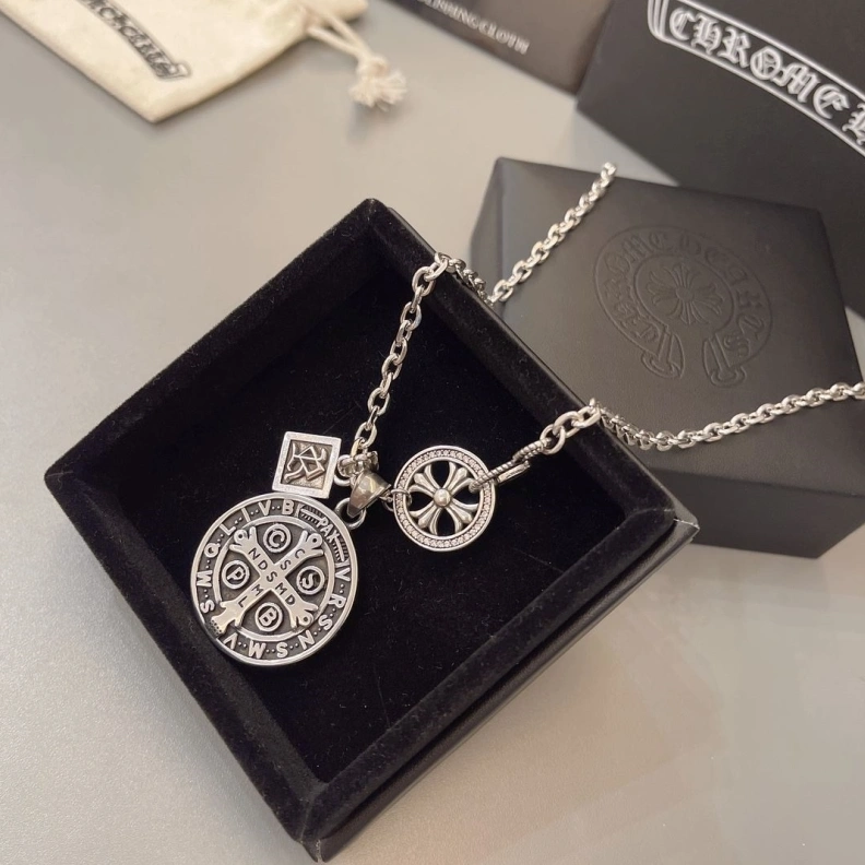EyeCatching Chrxmx Hxxrts Necklaces 296653