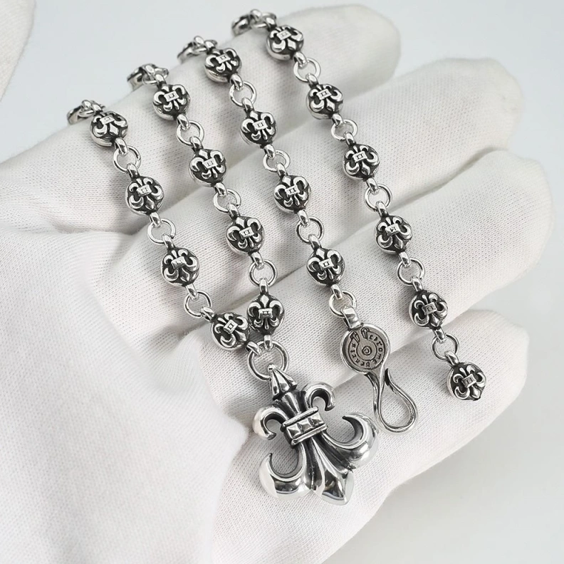 Lightweight Chrxmx Hxxrts Necklaces 296654