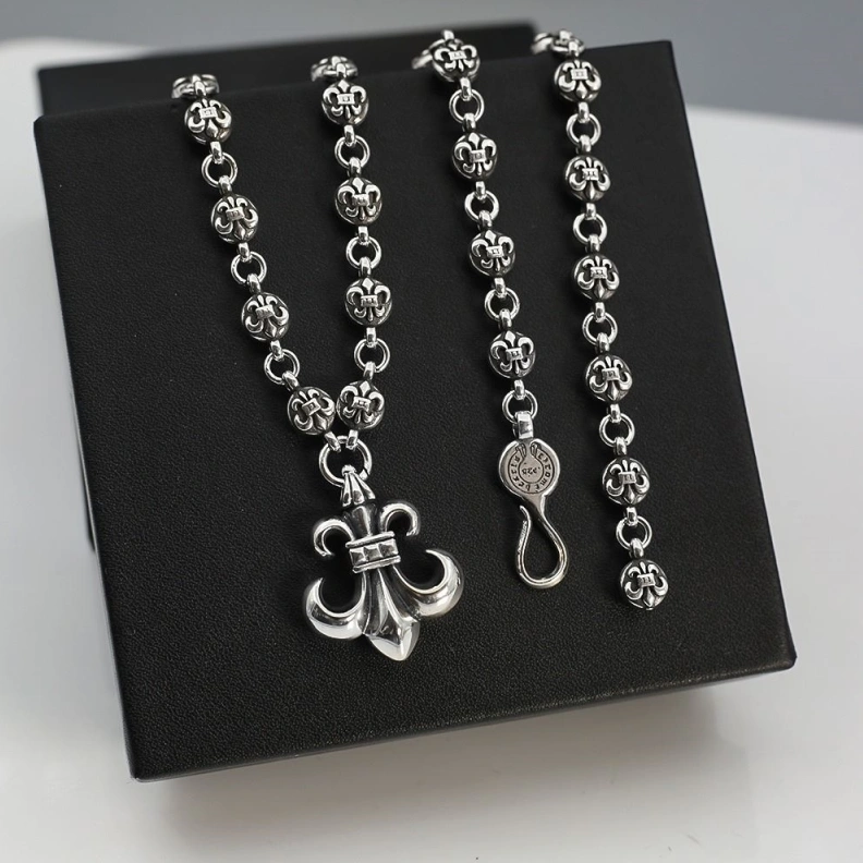 Lightweight Chrxmx Hxxrts Necklaces 296654
