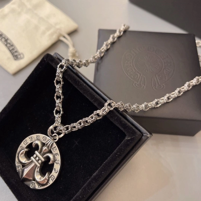 Resilient Chrxmx Hxxrts Necklaces 296647