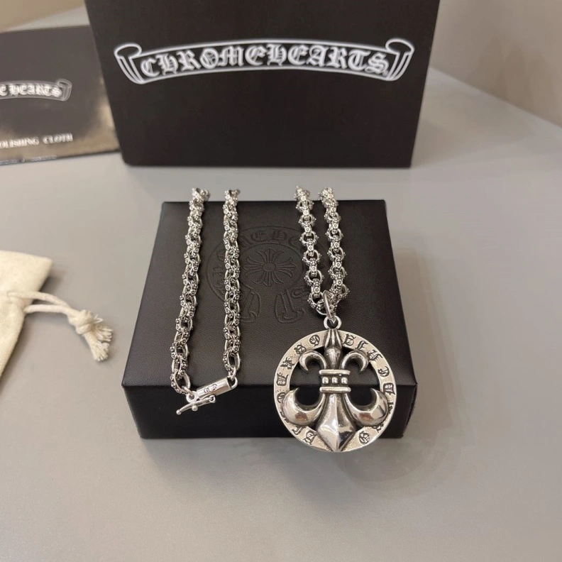 Resilient Chrxmx Hxxrts Necklaces 296647