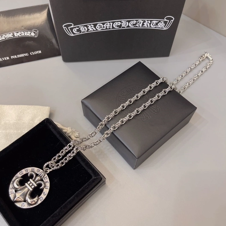 Resilient Chrxmx Hxxrts Necklaces 296647