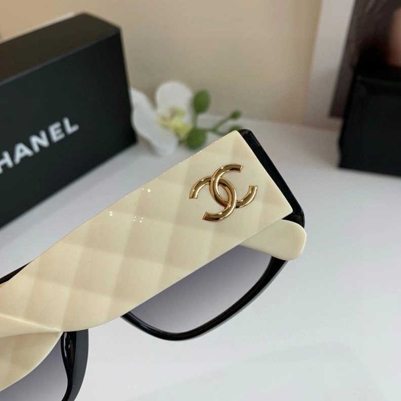 Minimalist Chxnxl Sunglasses 250734
