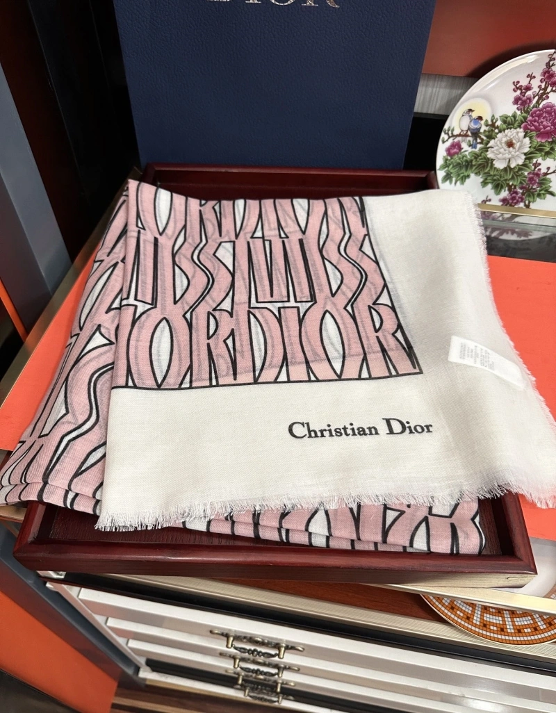 Comfortable CHRISTIAN DXXR 276392