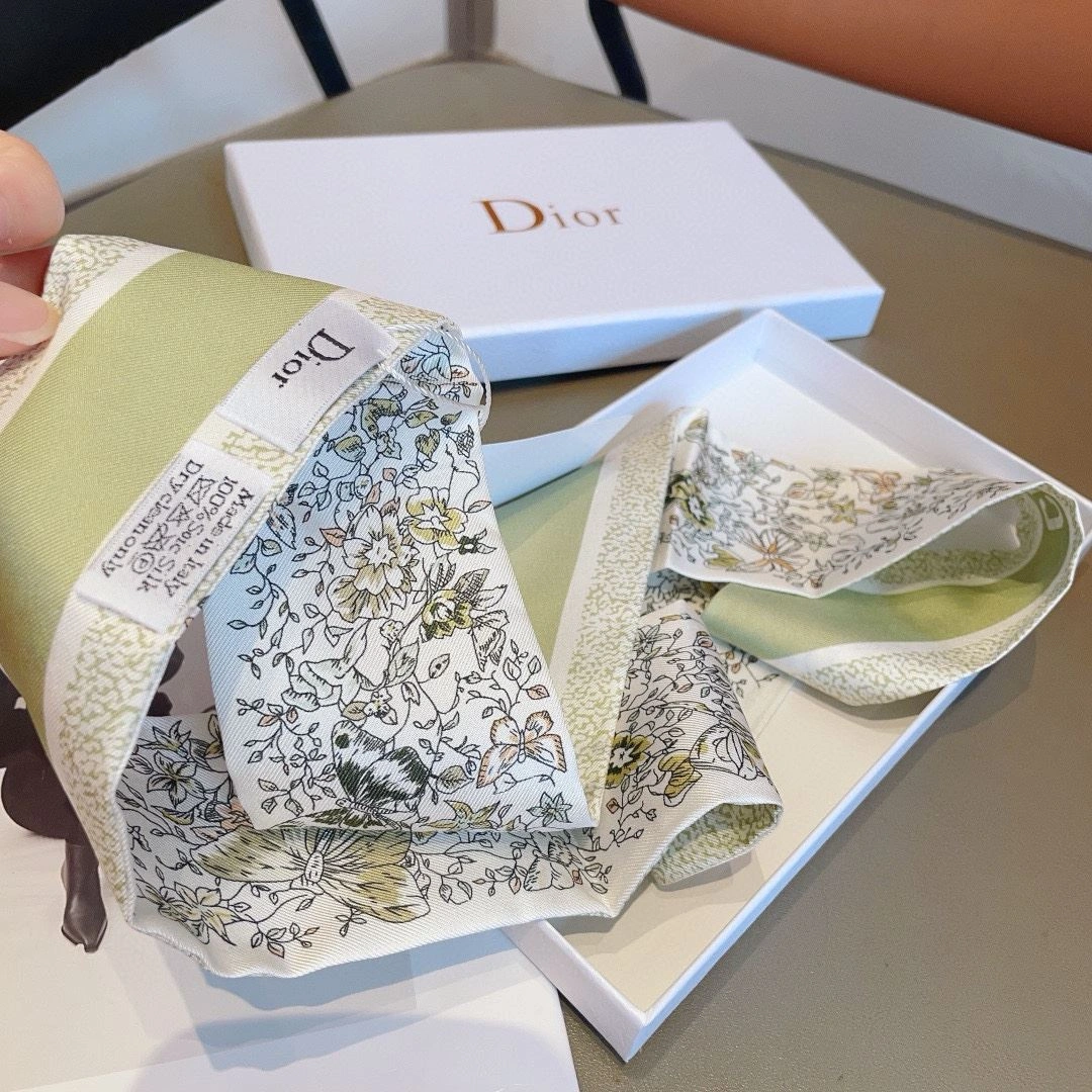 Comfortable CHRISTIAN DXXR 279328
