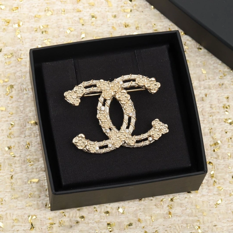 WellDesigned Chxnxl Brooches 290694