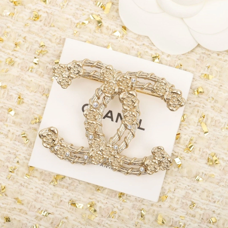 WellDesigned Chxnxl Brooches 290694