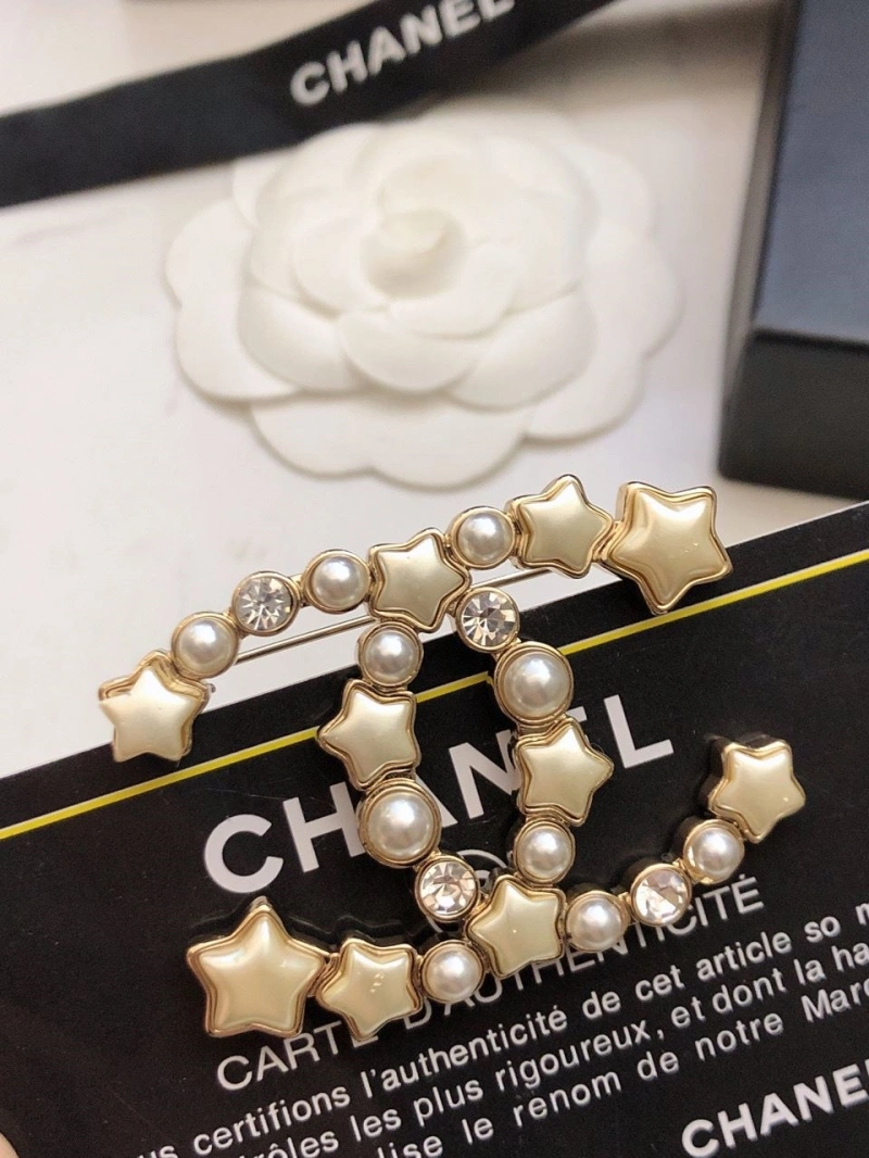 ModernLook Chxnxl Brooches 290696