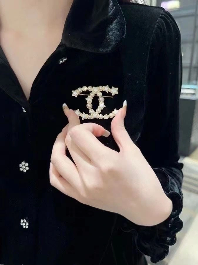 ModernLook Chxnxl Brooches 290696