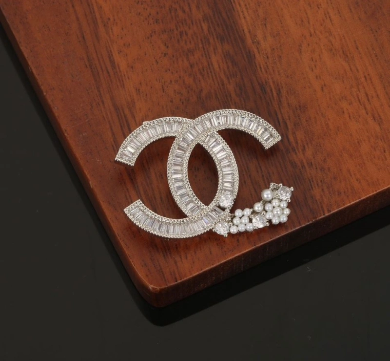 Trendy Chxnxl Brooches 290692