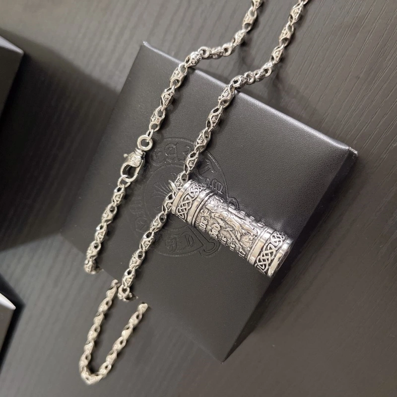 Resilient Chrxmx Hxxrts Necklaces 298951