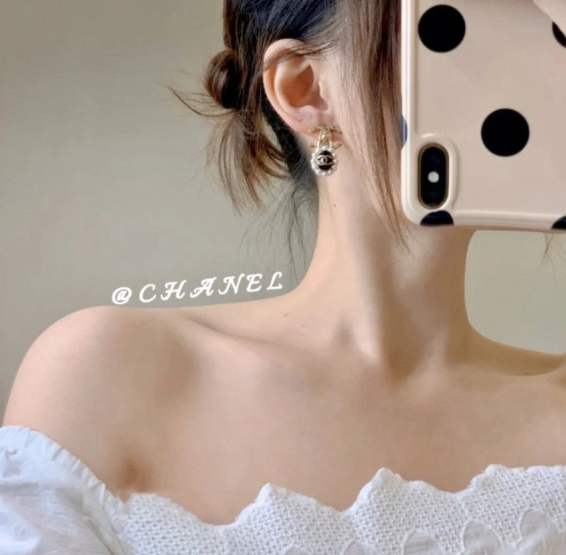 Minimalist Chxnxl Earrings 290462