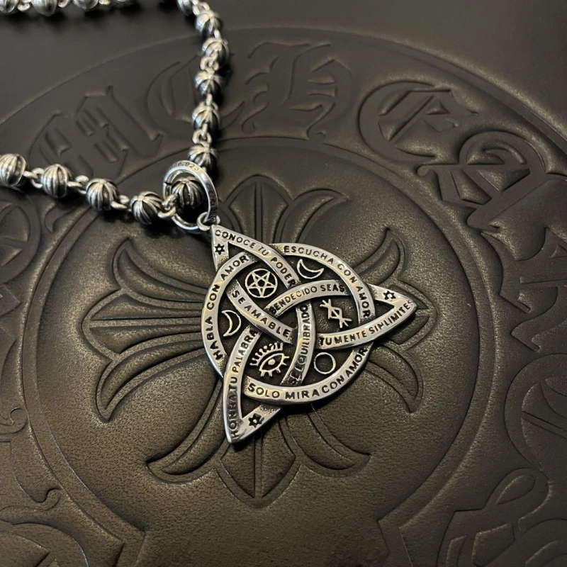 Lightweight Chrxmx Hxxrts Necklaces 298918