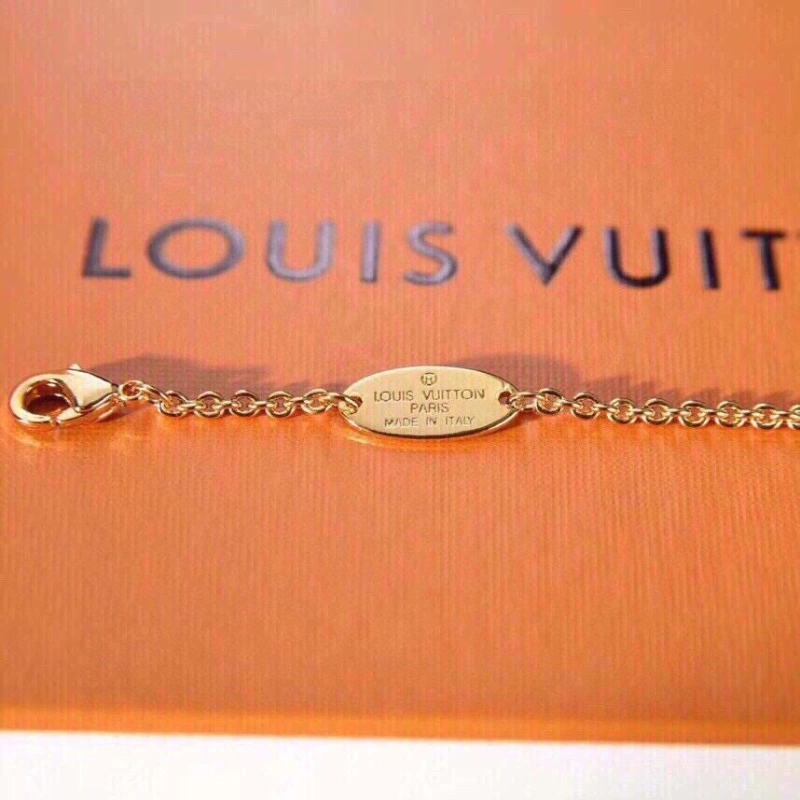 Trendsetting LX Necklaces 310080