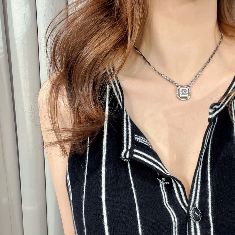 Classic Chxnxl Necklaces 289772