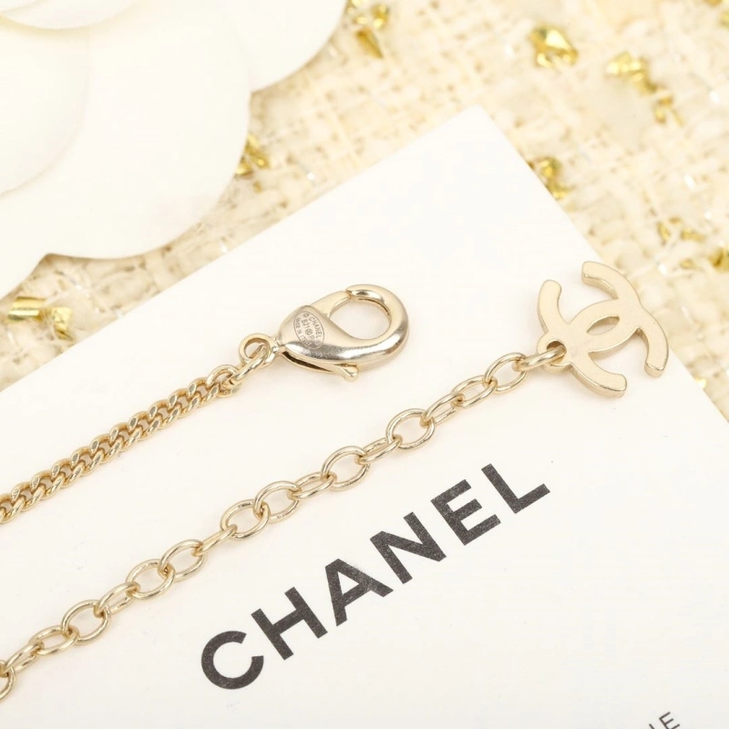 Stylish Chxnxl Necklaces 289768