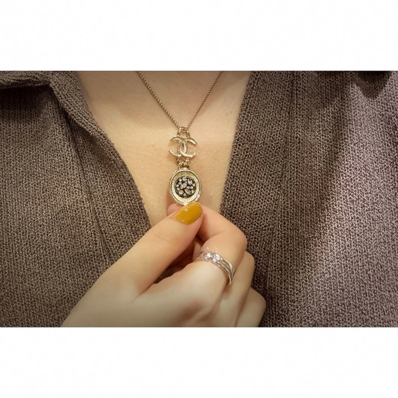 Stylish Chxnxl Necklaces 289768