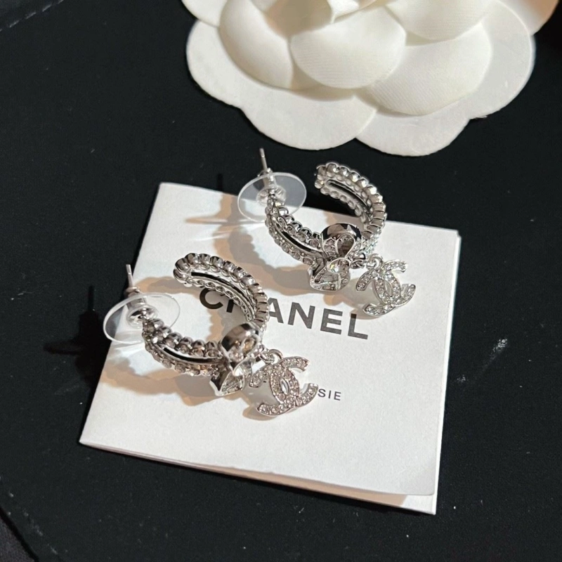 Efficient Chxnxl Earrings 290430